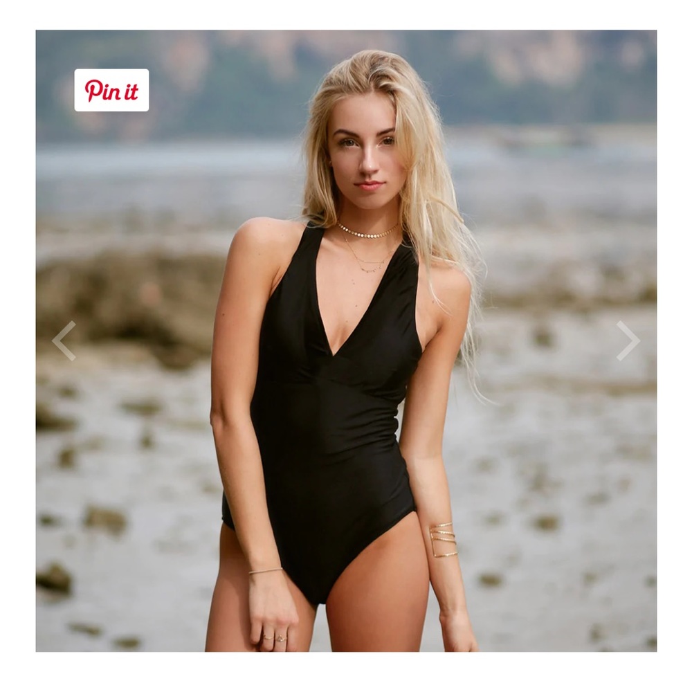 Albion SHELL SHOCK, BLACK V NECK SWIMSUIT